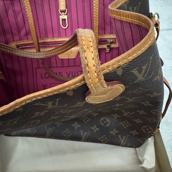 Louis Vuitton Tan and Brown Monogram Shoulder Bag - Picture 3 of 5